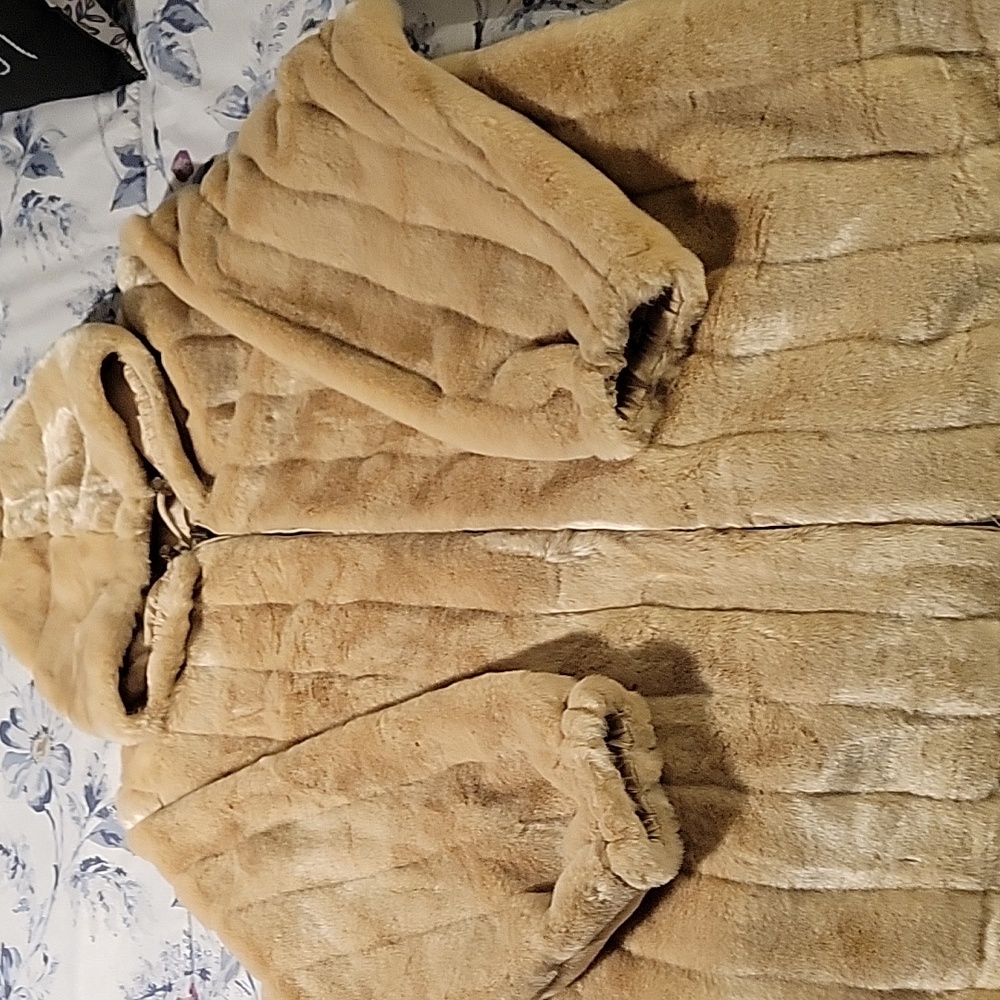 Vintage Willow Lane Plush Tan Teddy Jacket with Hood, Reversable EUC